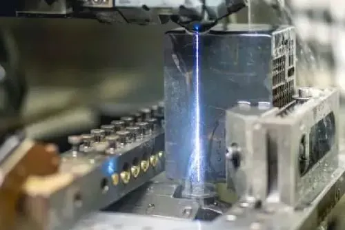 Ferramentaria de corte e dobra